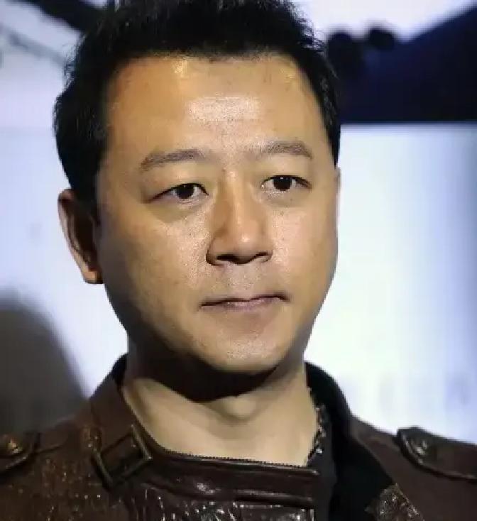 郭涛拍完《父母爱情》44集，片酬8万8，当他听说梅婷拿了300万，当场就懵了。他跑去问导演孔笙，孔笙