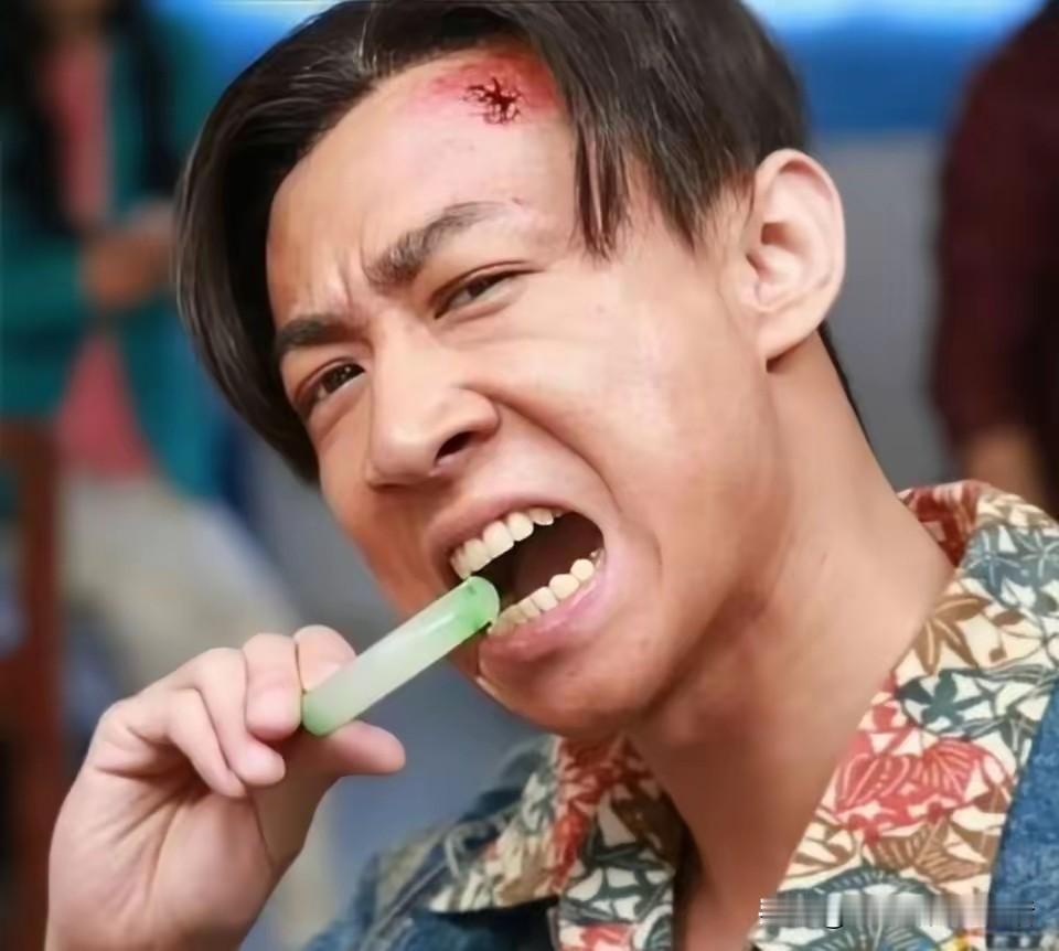其实不化妆，不美颜，也就是普通人。上了一个恋爱综艺，董璇一家子人都跟着火了起来