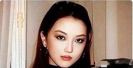 李嫣的“守护宣言”：藏在明星家事里的父与女当外界对李亚鹏的议论仍在细碎发酵时，1