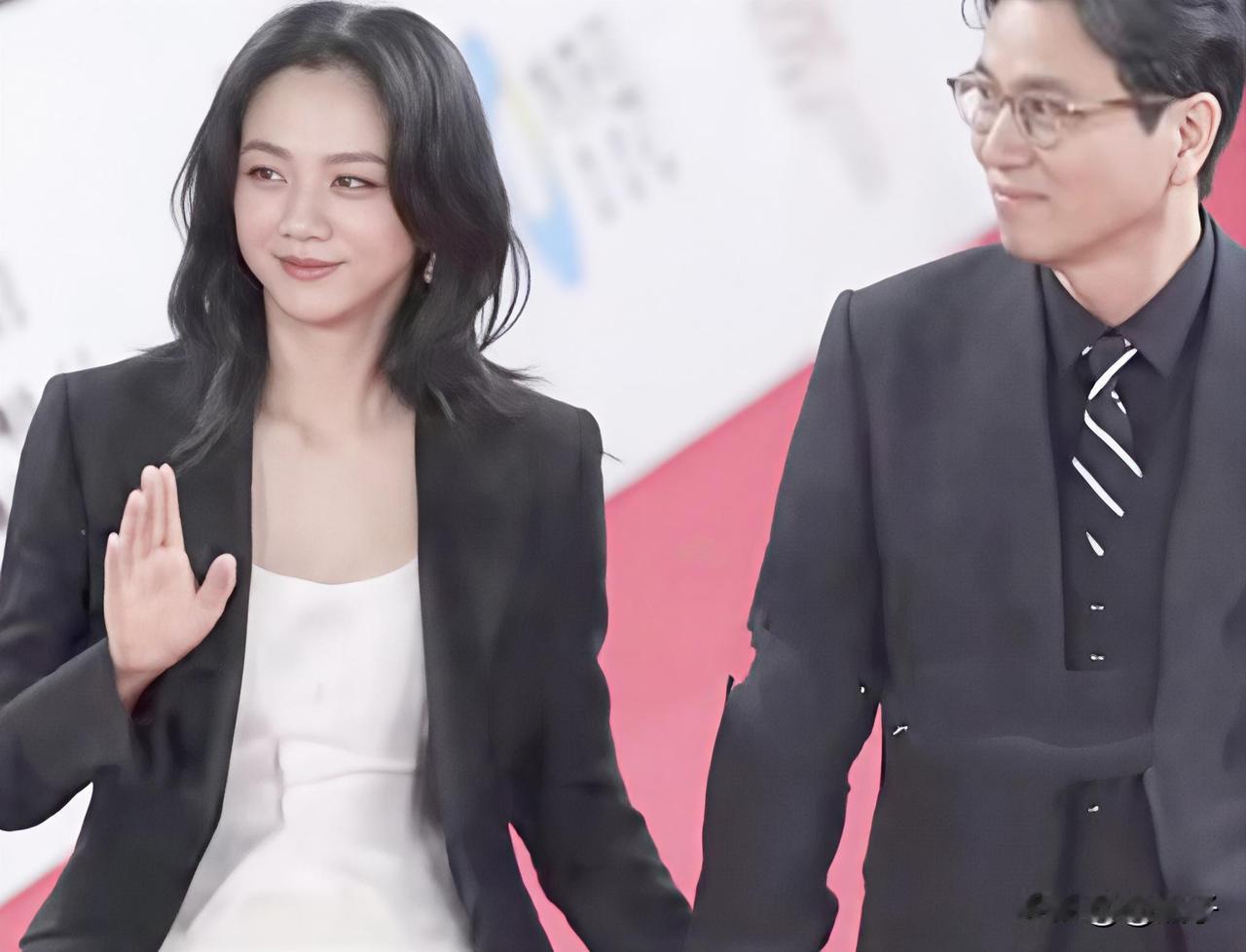 7月22日，电影演员汤唯晒图宣布二胎儿子降生。长相漂亮温婉的汤唯出生于1979年