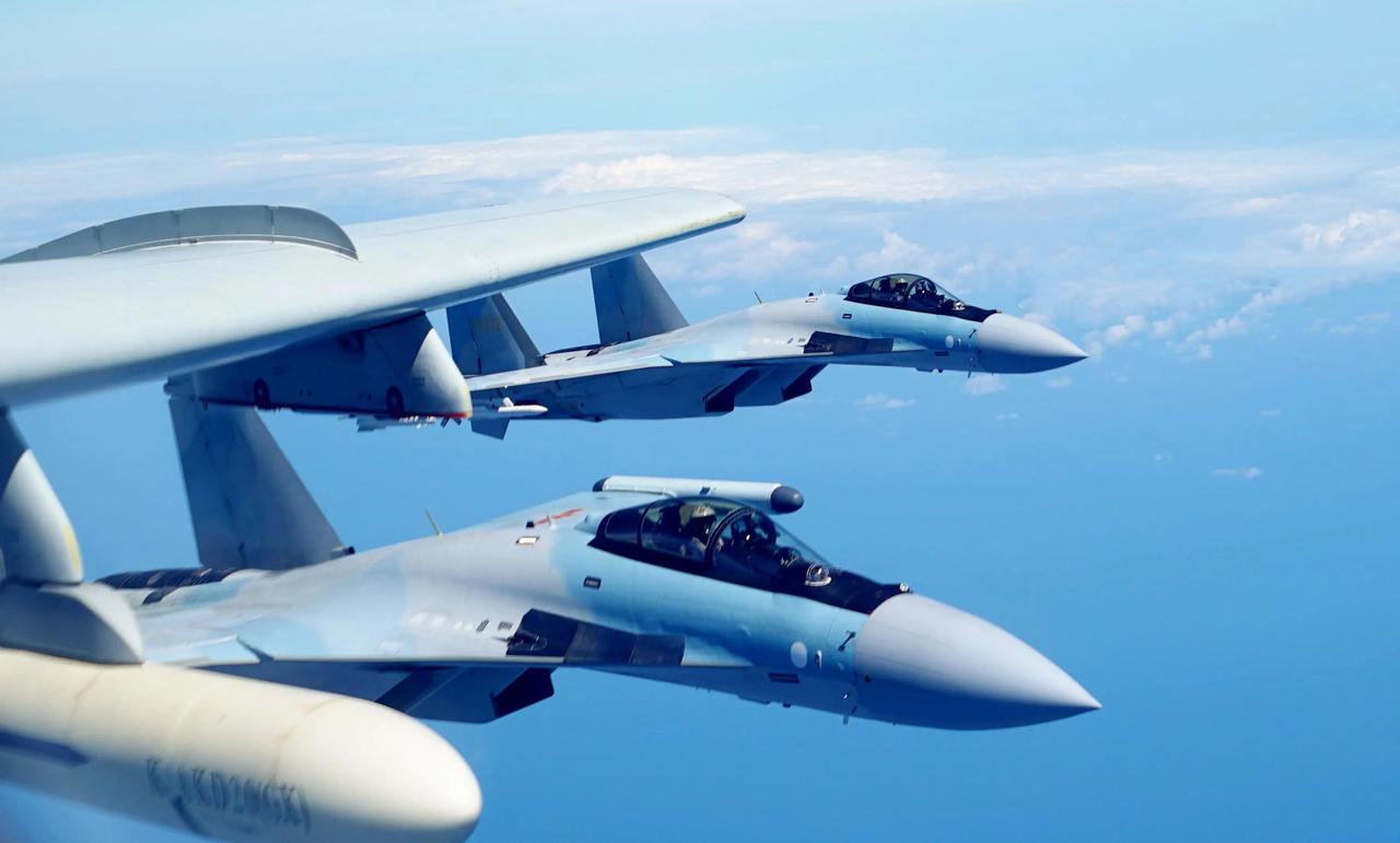 24架苏-35该怎么处理，现在成了我们很头疼的问题。只要稍微松口，俄罗斯和伊朗肯