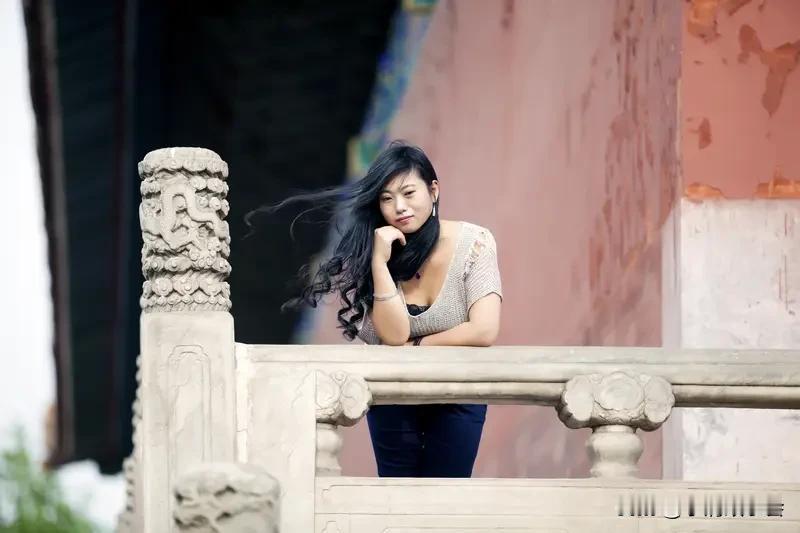 看到“倾国倾城貌”这个上联，我脑海里一下子就冒出好多下联。像“多艺多才心”就挺合