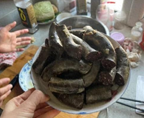 东北特色美食，谁知道这两种美食分别叫什么？