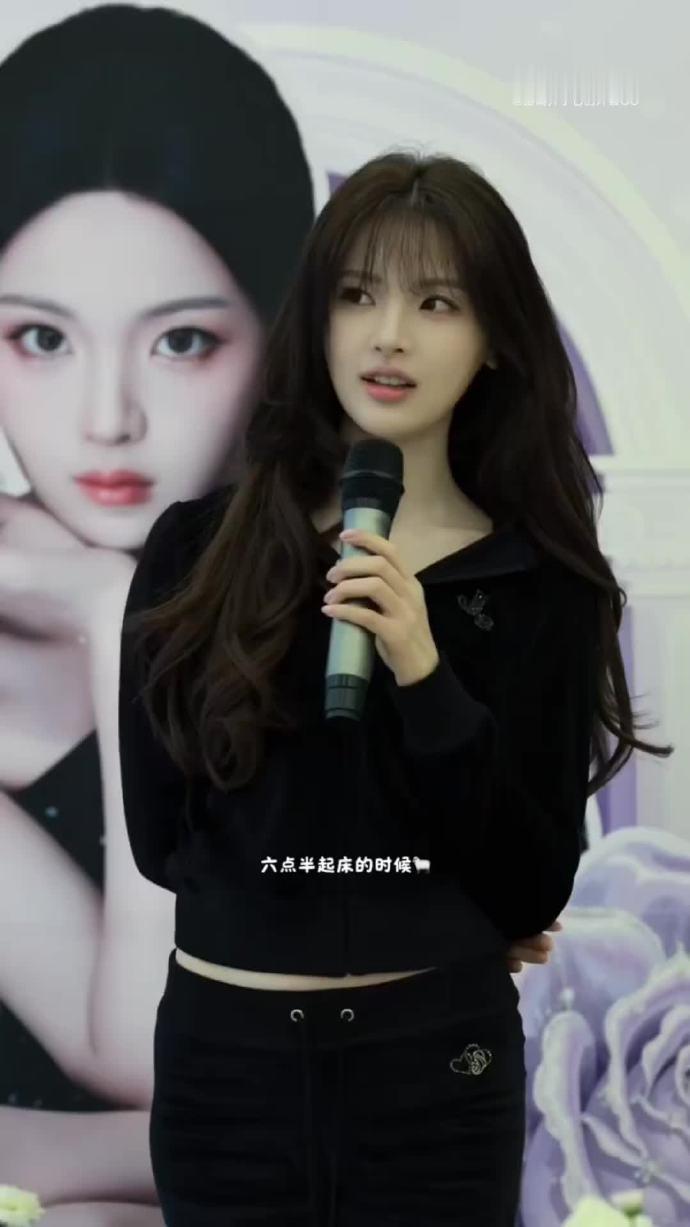 杨超越开机造型好有姐感杨超越完全欧尼开机路透刷屏，杨超越褪去青涩，举手投足自带成