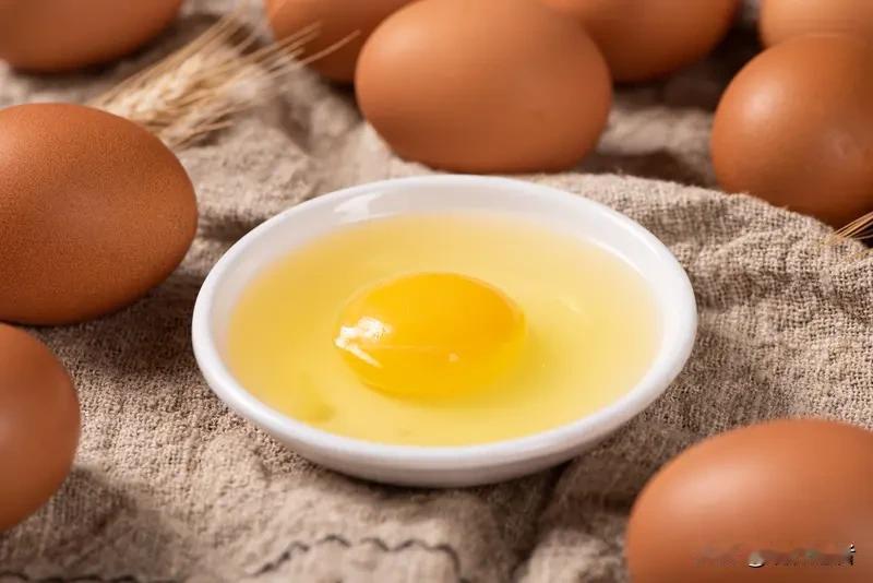 以往过生日，我妈就轻飘飘一句“自己买个鸡蛋煮来吃”把我打发了，没想到今年竟特意在