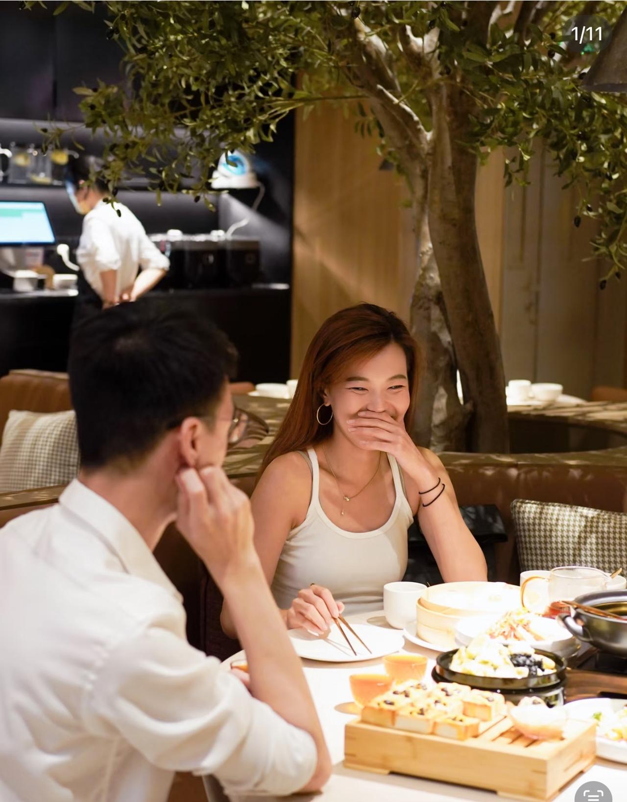 发现没有，老人与子女一起生活，都说有代沟问题，还真未必如此。不是语言沟通有问题，