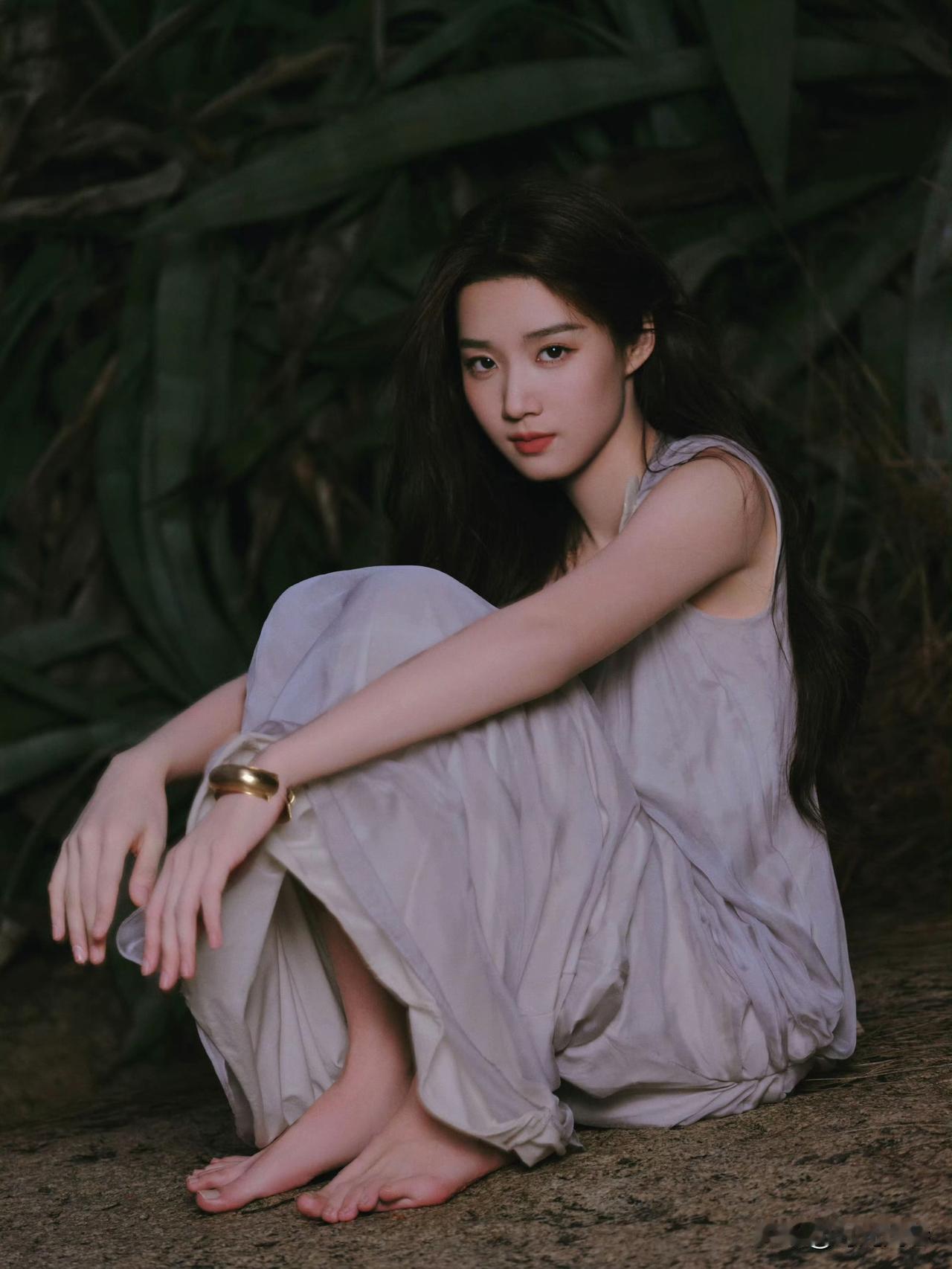 26岁的她，出生于上海，内地影视女演员。20岁出道！代表作品有云之羽，时光与他，