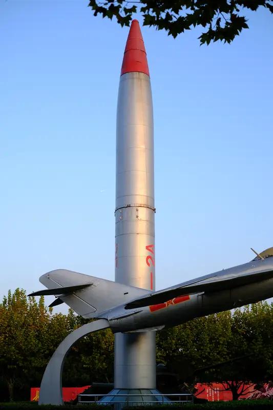 近日，中国火箭军某部训练画面中，东风-15、东风-16、东风-17三种导弹同框亮