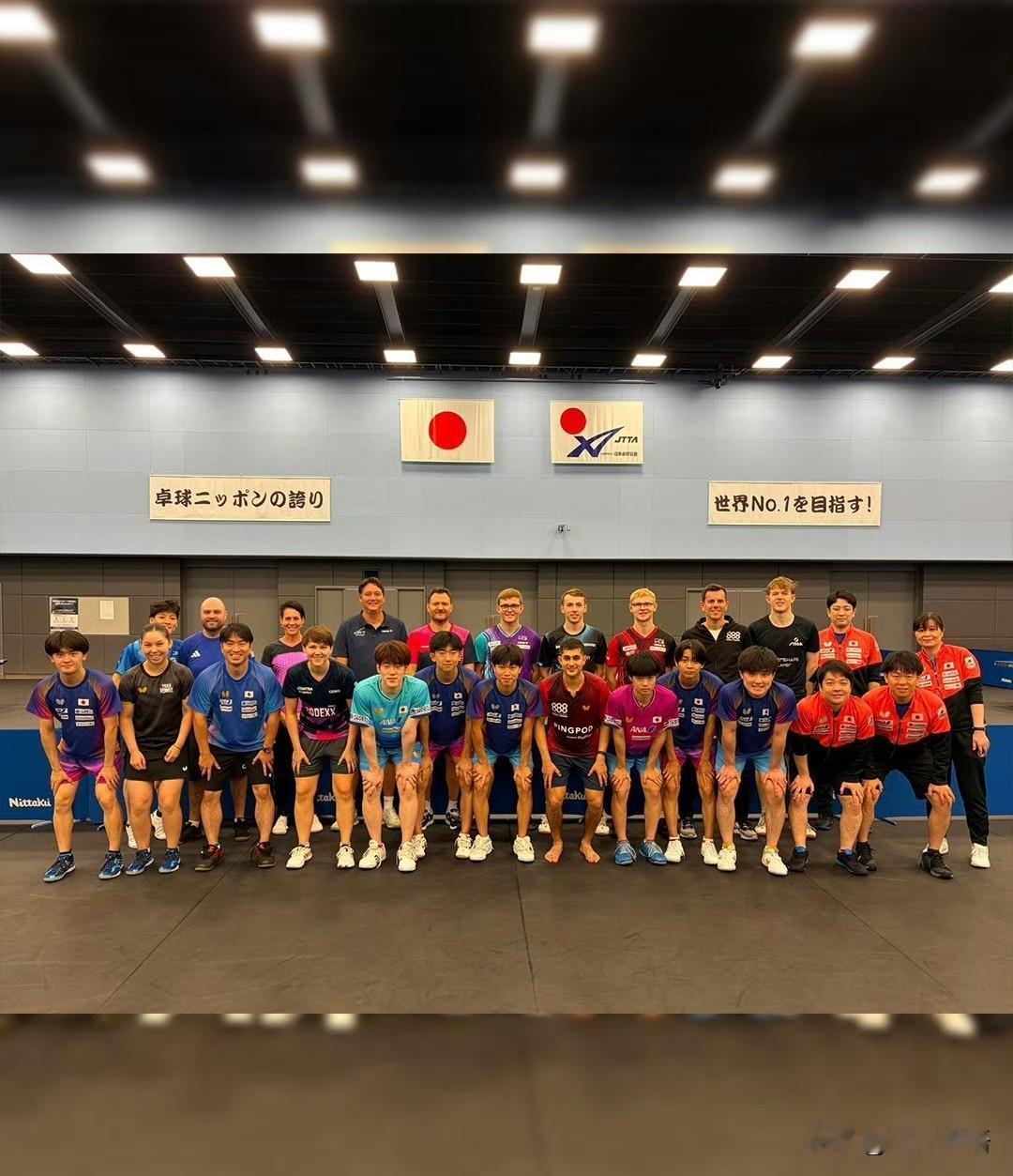 费利克斯·勒布伦发文：日本备战周结束。法国队是提前抵达横滨，和日本队在一起合练