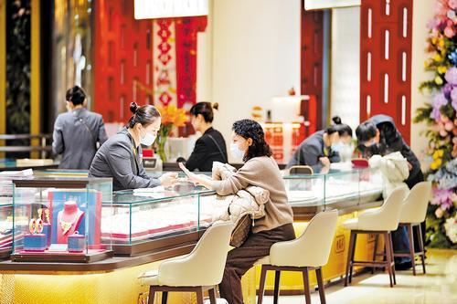 金价银价齐冲历史高位, 你会跟风投资吗?