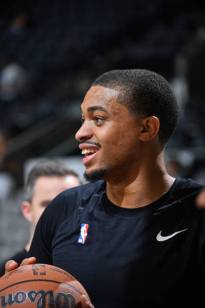 马刺今天绝杀太阳，时隔7年重返季后赛🎉凯尔登赛后:“今天有种梦幻般的感觉，因为