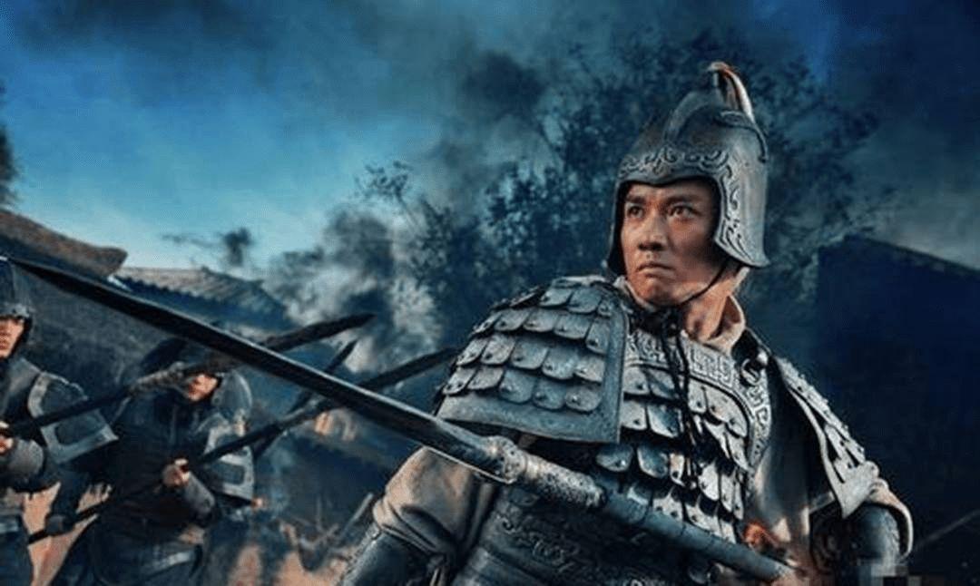 建安13年，13岁曹冲去世，悲痛的曹操为他过继了一个儿子。可是曹操的长子曹昂同样