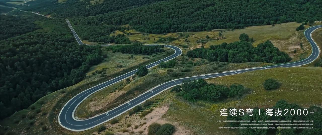 当传统豪华车还在比拼悬架行程与底盘调校时，新能源市场已悄然开启智能操控的新赛道。