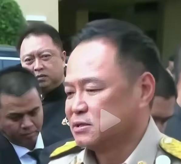 泰国和柬埔寨。泰国想打赢柬埔寨。第一，允许中国游客使用人民币支付。第二，在国际贸