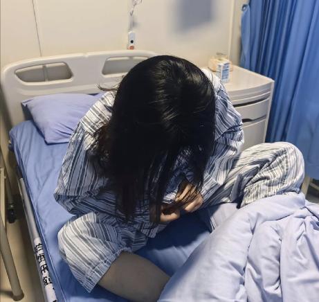 一个女儿要把自己的一个肾，捐给尿毒症的父亲。结果就在这个节骨眼上，她知道了父亲名
