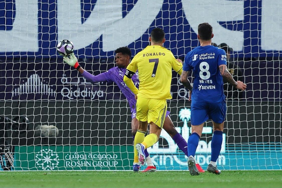 这又是一场典型的球队输了，C罗没输的比赛！C罗破门，利雅得胜利1-3不敌利雅得新