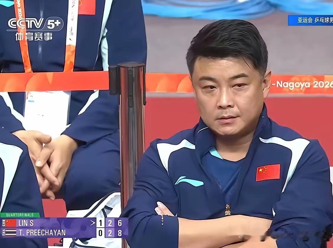 看到小石头以2：3输了那一瞬间，白告一脸无奈的表情，隔着屏幕都能感受到男队主教练