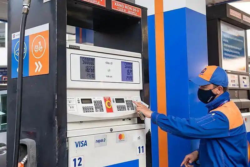 越南这次是真急了，被疯涨的油价逼得没辙，直接甩出狠招刷屏全网，4月12号，越南国