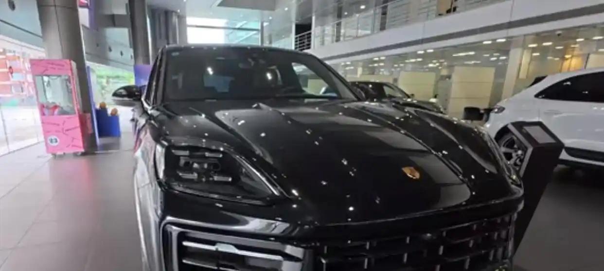 要是在三年前，谁能想到保时捷卡宴会沦落到“降价求着卖”的地步？以前朋友圈晒卡宴提