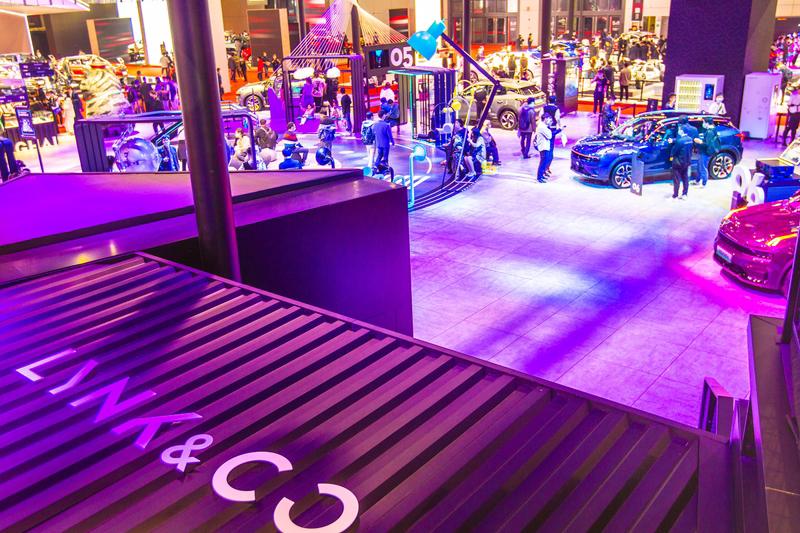 15万预算，思域未必是最好的选择。2025款思域有燃油和混动版，燃油版指导价12