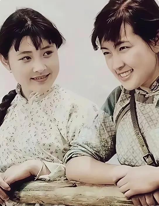 当年电影《小花》里的陈冲和刘晓庆在20年后再度相聚，着实令人感慨不已。《小花》上