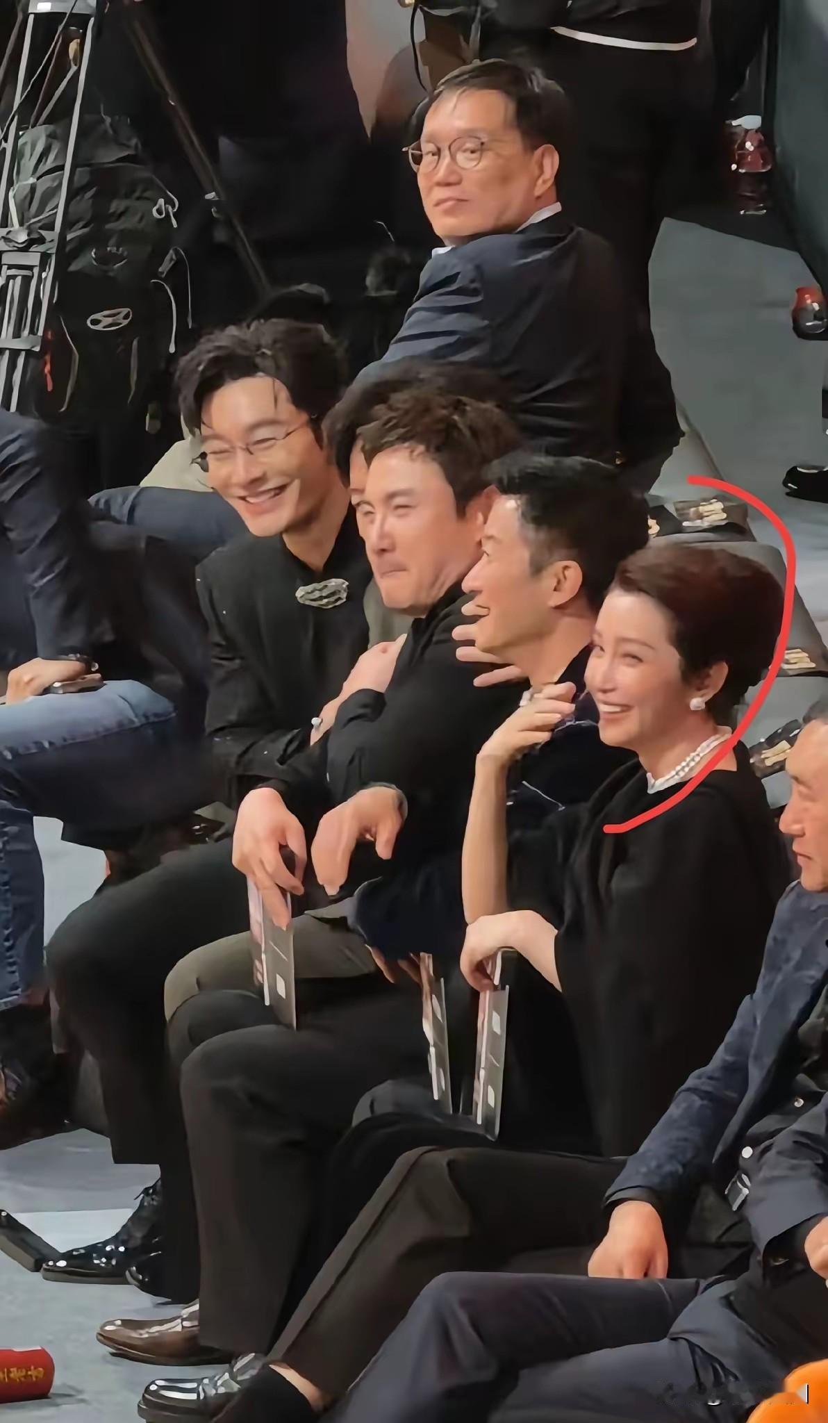 和李冰冰同一时期的花门要不就是嫁做人妇要不就是国外发展了李冰冰现在不演戏