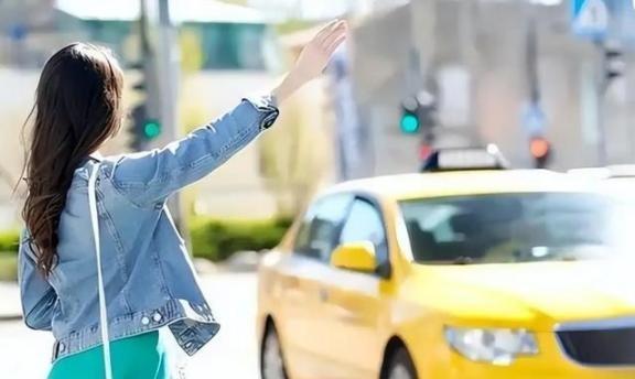 为什么大家现在宁愿等网约车，也不坐出租车？很简单，因为现在的出租车，已经彻底活成