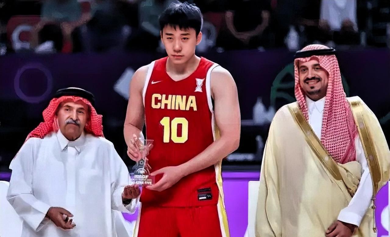 王俊杰真敢说啊！男篮亚洲杯决赛，中国男篮1分惜败澳大利亚获得亚军。中国球员王俊