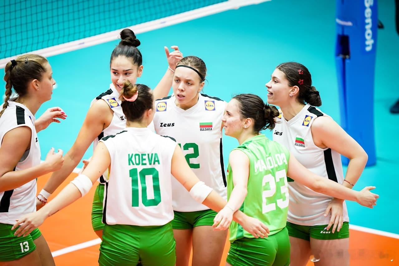 U21女排世锦赛16进8:保加利亚3-0横扫美国淘汰对手，后两局比分没上18（2