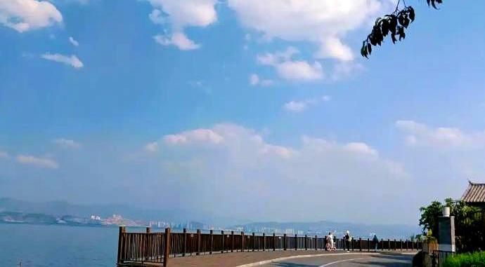 刚看到一份退休“备选清单”，有点愣住。退休后还能做的：高校宿管、健身房保洁、超