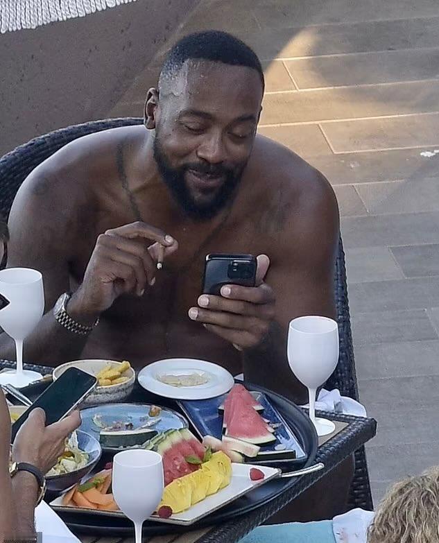 2024年8月狗仔队拍摄的照片，照片显示马库斯·乔丹在法国圣特罗佩与当时的伴侣阿