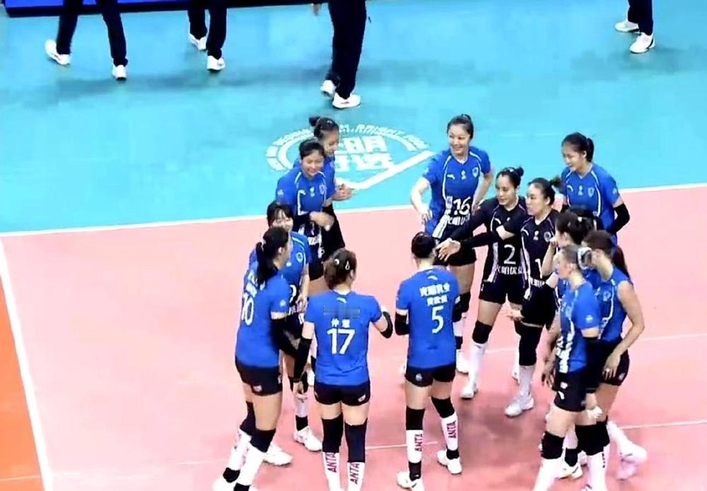 蔡斌估计脸都僵了！换个主力竟引来全场山呼海啸的掌声！上海女排第三局的比赛打到