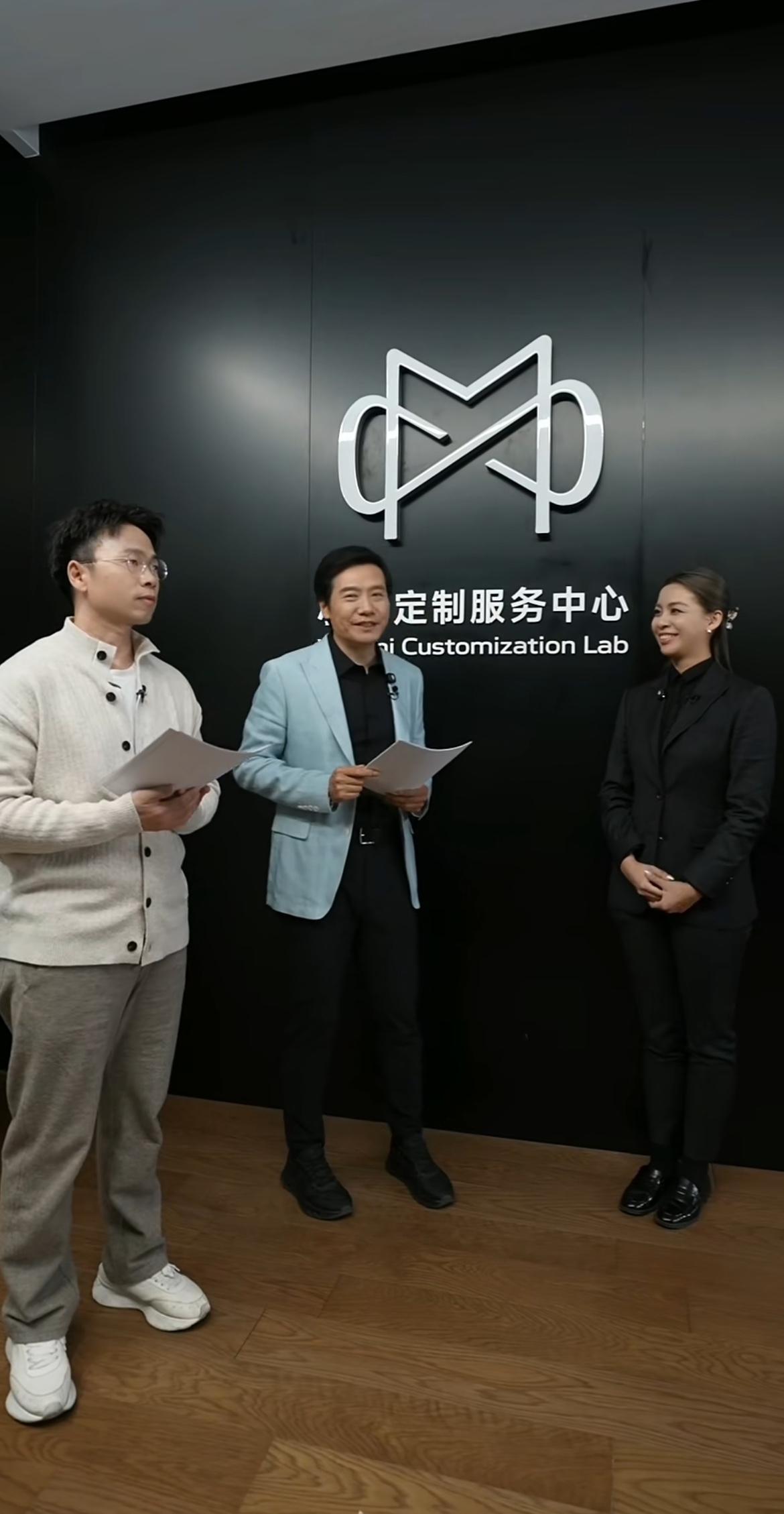 雷军的控场能力2月10日，小米创始人雷军带网友云体验小米定制服务中心。现场讲