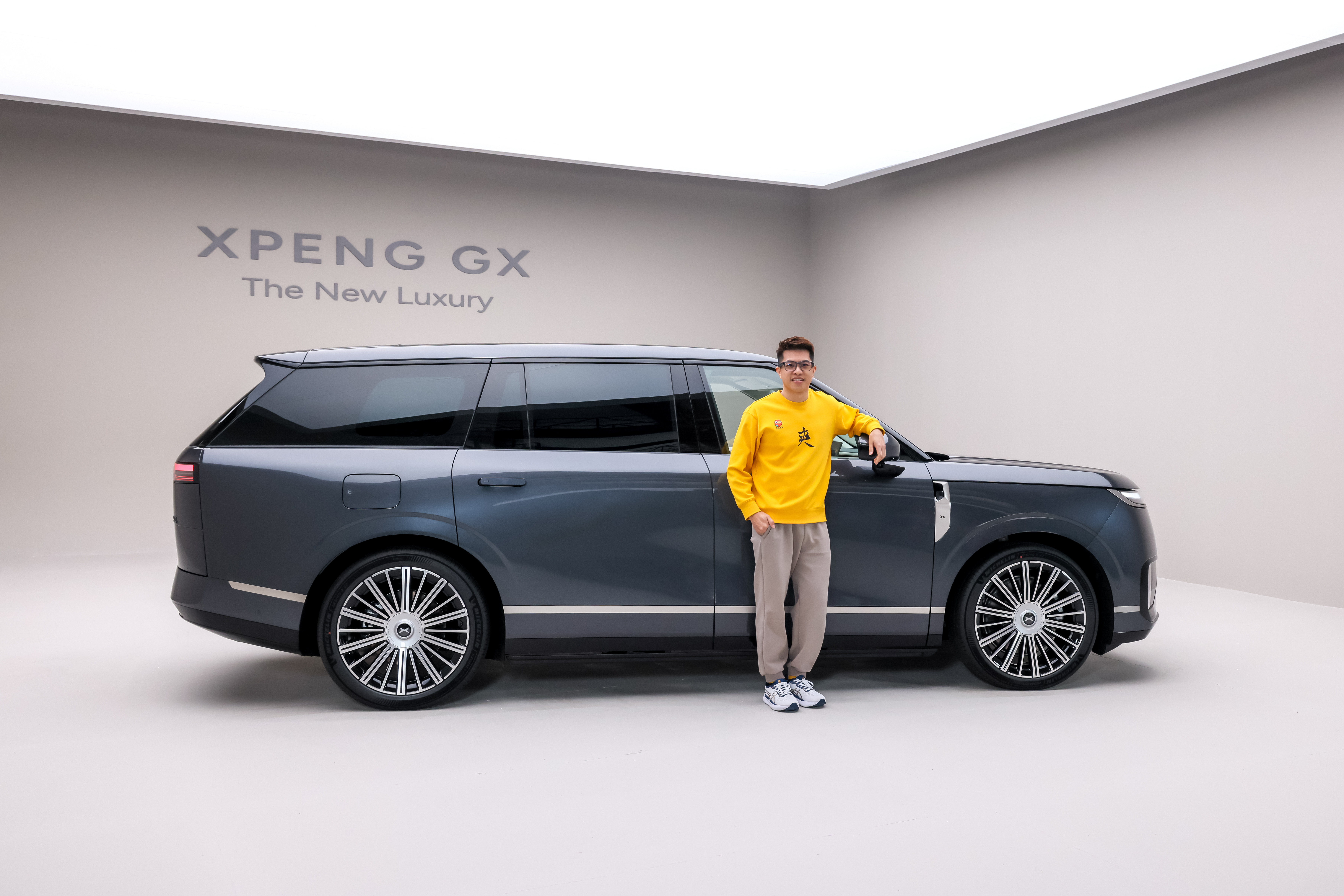 小鹏GX，揽胜的气场，顶级的配置，同时又非常的居家实用。同时能做到这几点的，好