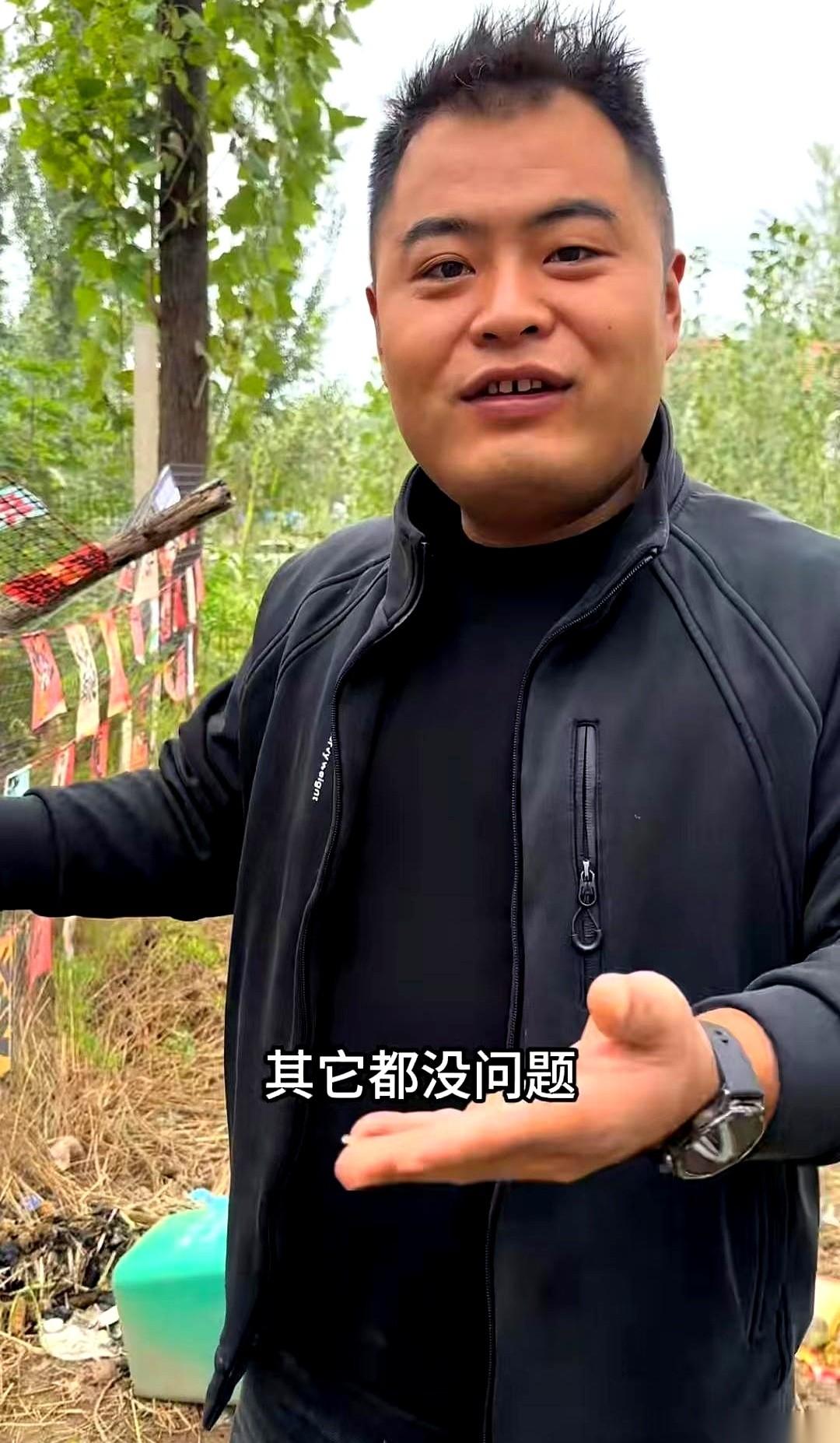 一天卖一万多块钱的牛肉。就一个人，一张嘴，一部手机。楼下那家小超市，夫妻俩从