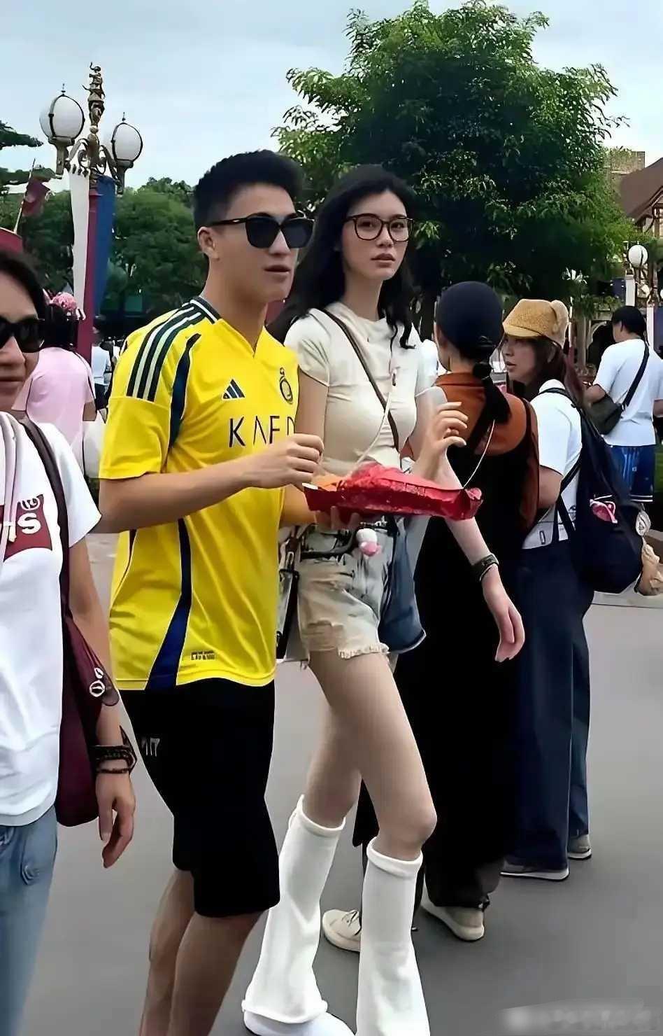 奚梦瑶的命，确实好上海小姑娘，家里就她一个。爸做外贸，妈当老师。3岁芭蕾，5岁钢