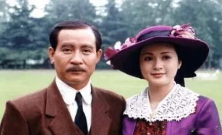 1915年，47岁的卢慕贞，收到丈夫孙中山的来信：我们分开吧，我爱上别人了。卢慕