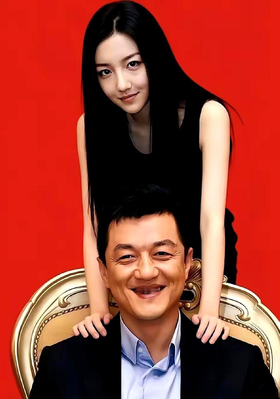 19岁李嫣巴黎街头这一幕，我真替那些曾经嘲笑她“兔唇”的人感到脸疼！当年多少人