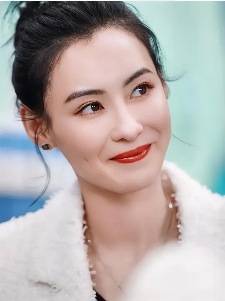 王菲沉默了，就连谢霆锋也沉默了！没想到，张柏芝这次居然发文:排队都轮不到你。