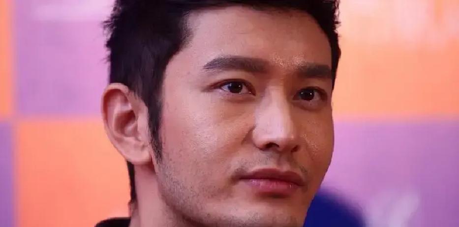 2026年1月25日，上海迪士尼乐园里，黄晓明和Angelababy带着9岁儿子