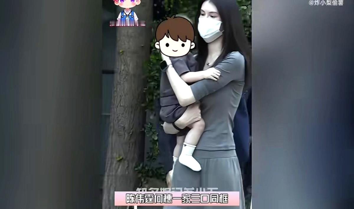 36岁的何穗站在陈伟霆旁边，白得像个反光板，直接把同框的人衬成了背景板。照片一出，全网都在盯她的脸。