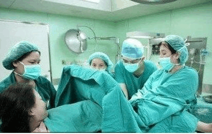 产妇生完孩子, 自己照顾孩子, 又要做家务, 坐月子期间又返回医院