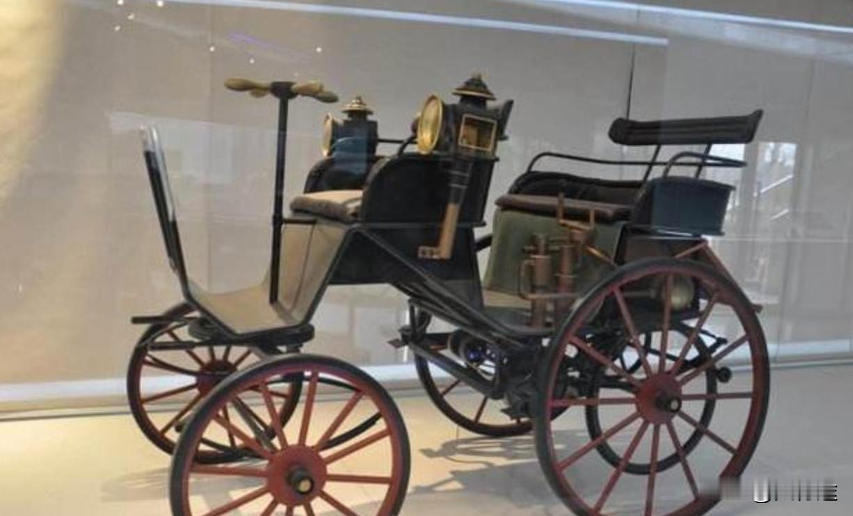 1901年，慈禧太后过60大寿，袁世凯为了巴结她，送给她一辆进口奔驰汽车。慈禧没