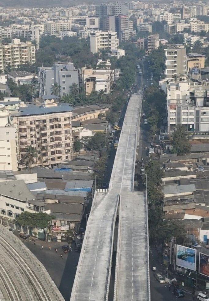 印度孟买立交桥，将4车道以直角合并为2车道，这是哪个大聪明设计的？