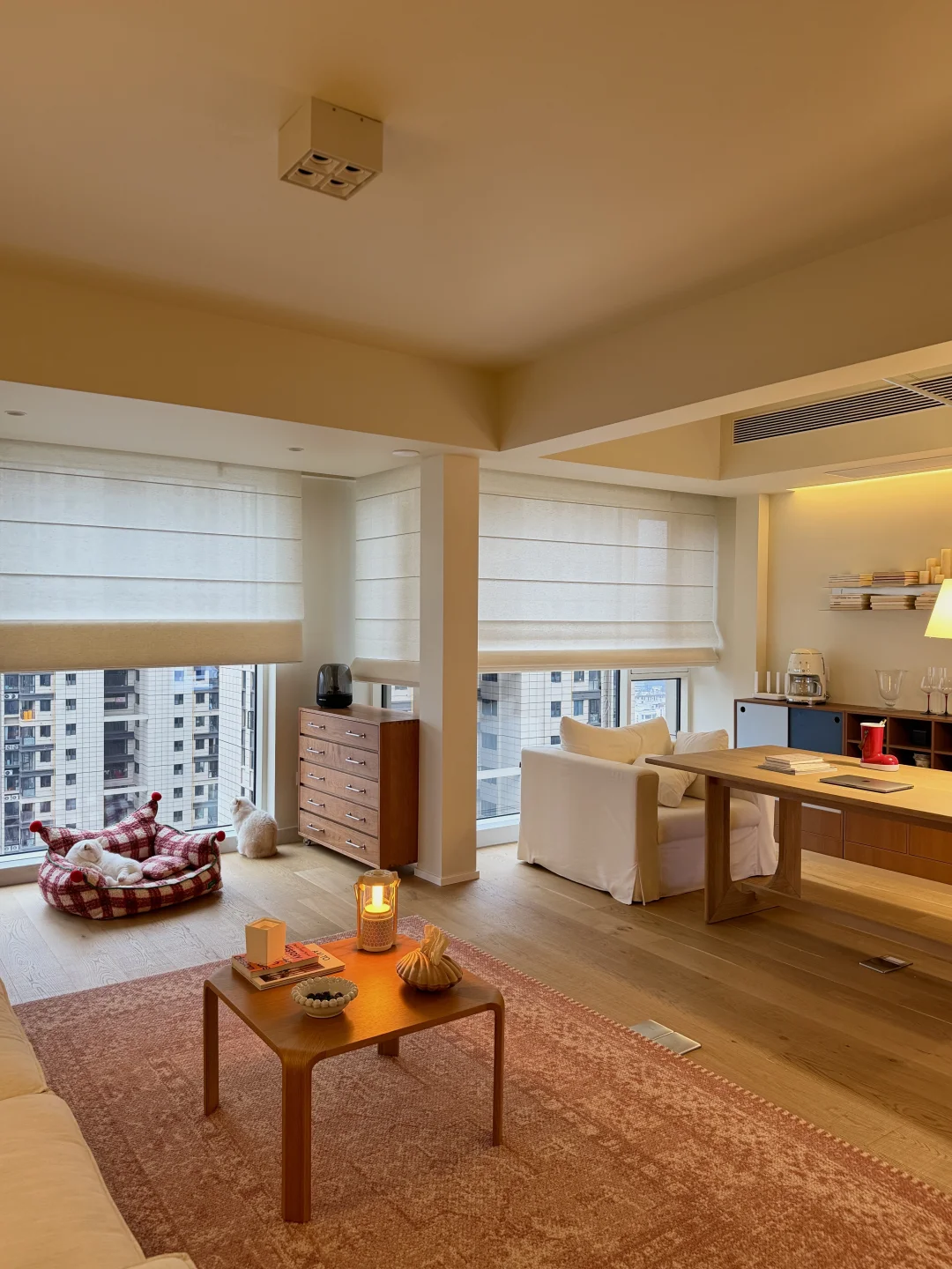 暖色调的家，温馨又显大