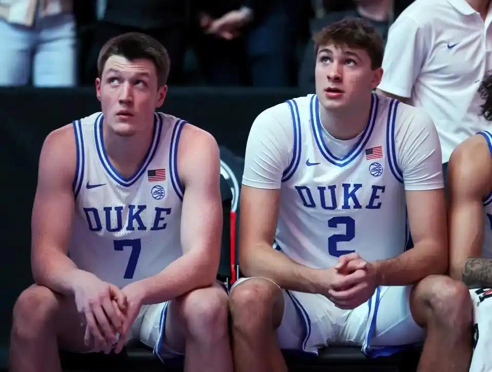 最佳新秀的悬念又来了！弗拉格面对湖人队又拿下了45分8篮板9助攻2抢断1盖帽的