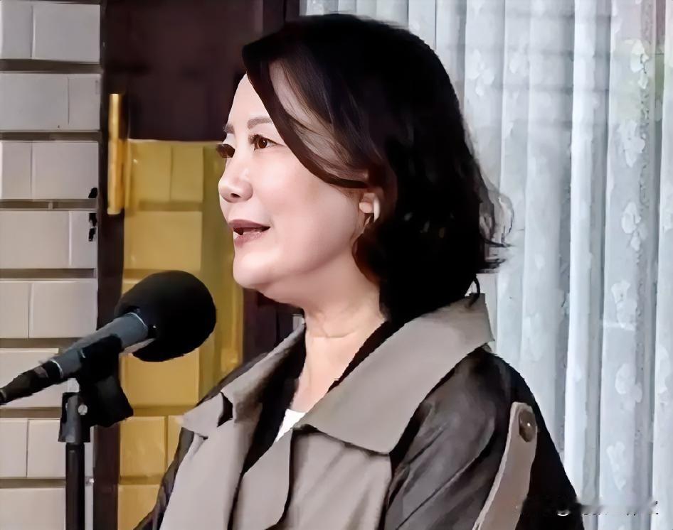 蓝白启动弹劾，掌上明珠吴思瑶急了！吴思瑶:“蓝白不只是法盲，而且也是文盲，议