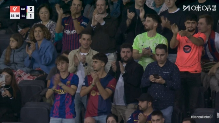 终于等到你! 奥尔莫、莱万伤愈复出, 先后替补登场