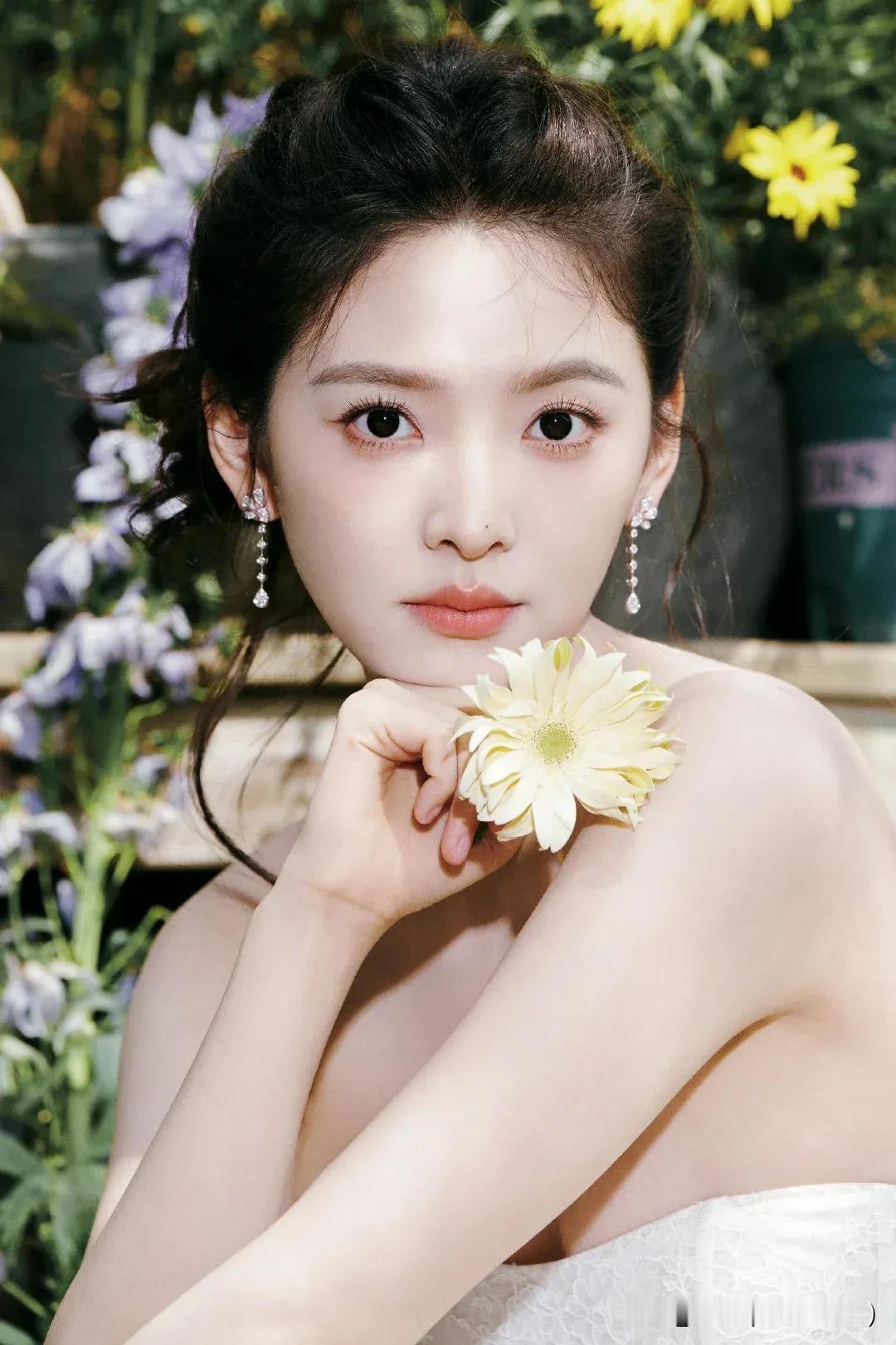 娱乐圈“纷扰不断”：明星们的怪异行为与情感迷局娱乐圈，就是个充满怪诞与纷争的