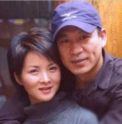 当年，27岁的谢兰嫁给大自己11岁的师小红，两人约好了丁克，不要孩子，因为她的父